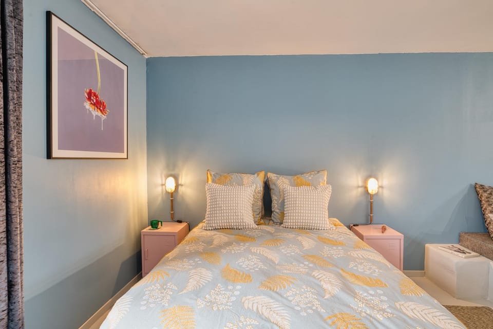Bed, Photo of the whole room, Bedroom