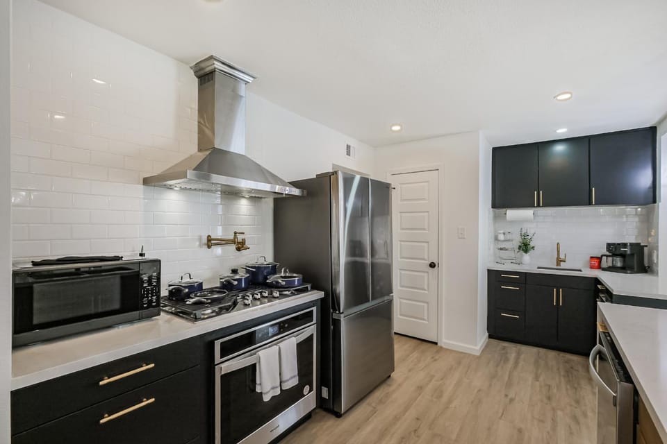 Oak Forest Retreat Sleeps 13 Near Heights House in Houston