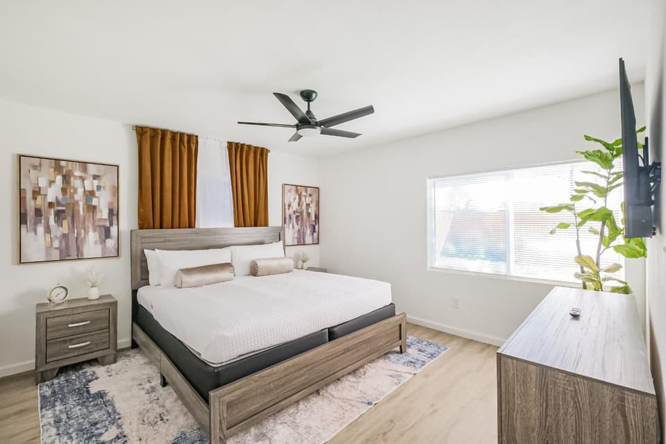 Oak Forest Retreat Sleeps 13 Near Heights House in Houston