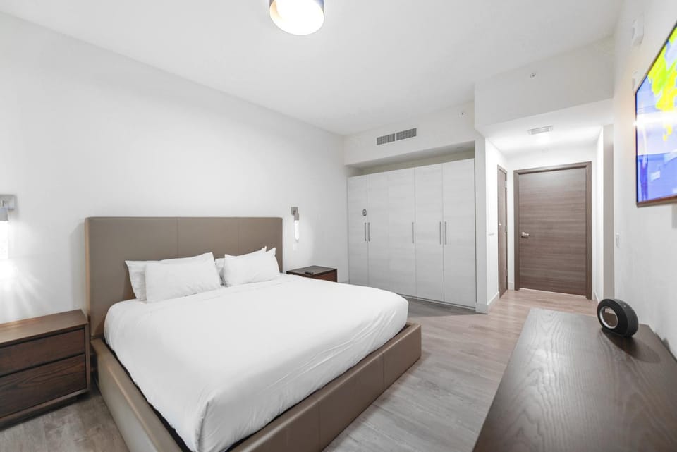 Bed, TV and multimedia, Bedroom, wardrobe