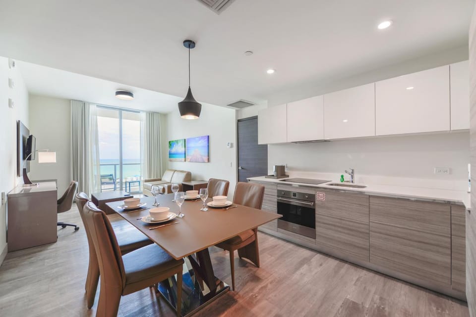 Dining area, kitchen