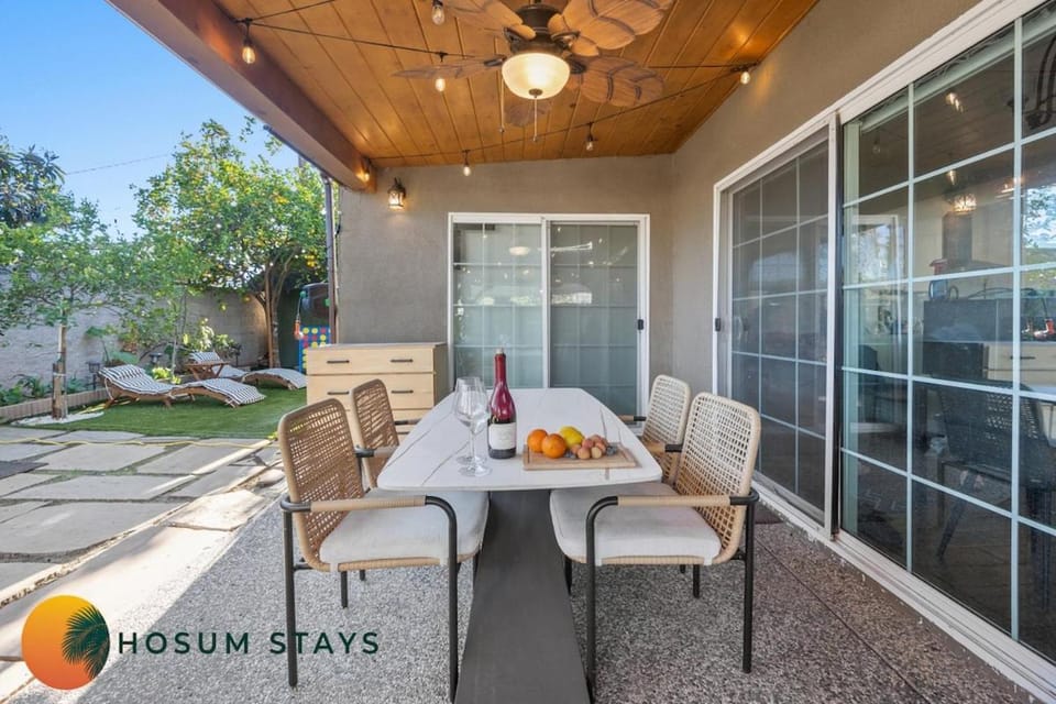Nebula Ranch 3BR Houston Heights Pet Friendly Fire Pit Apartment in San Jose