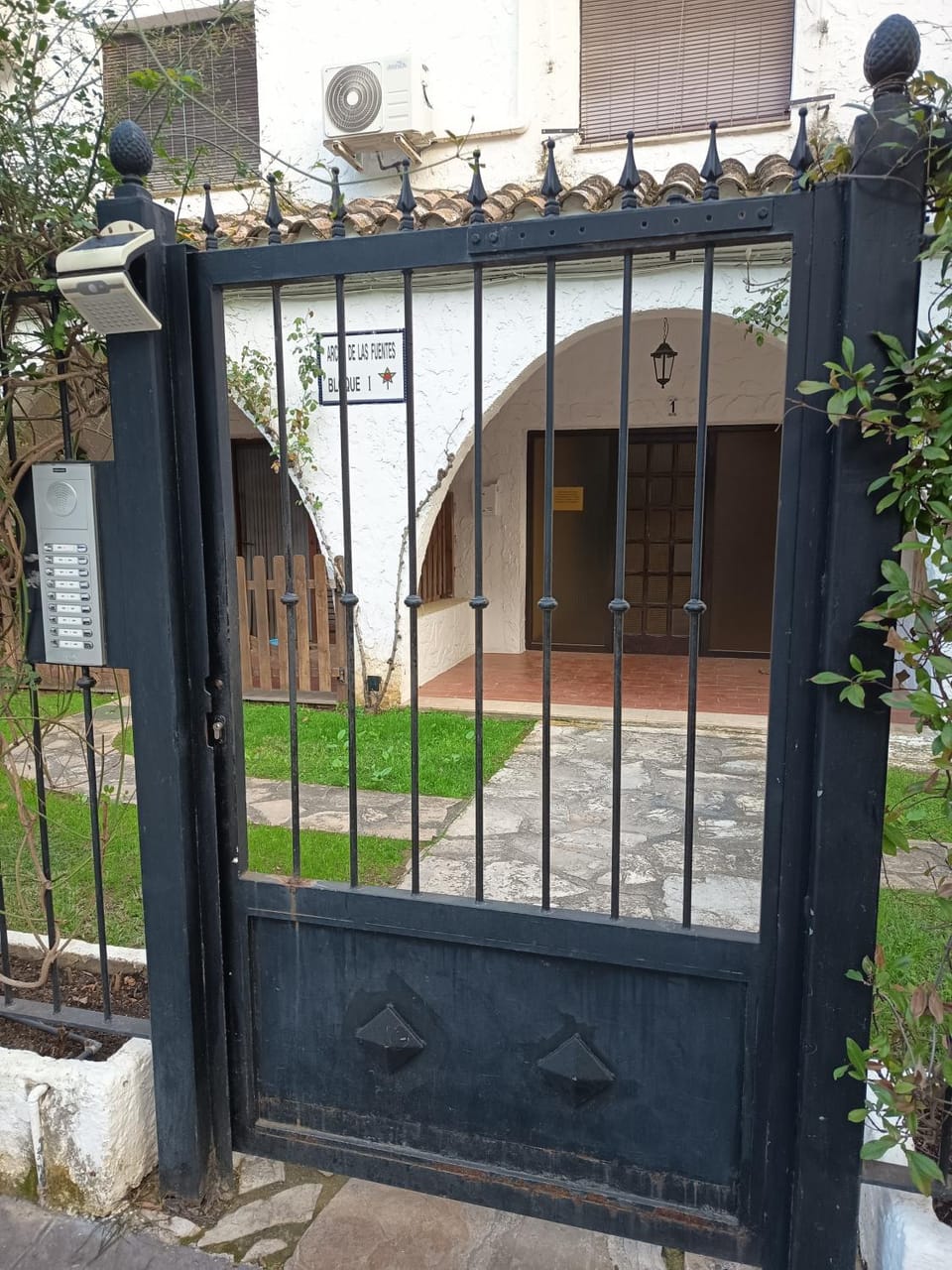 Facade/entrance