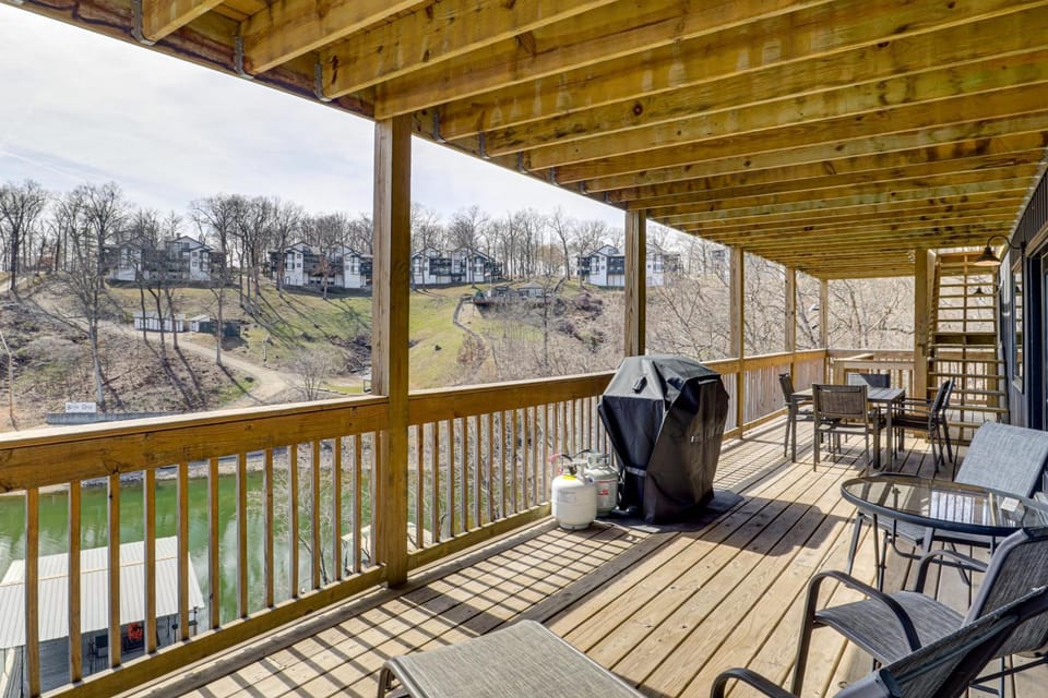 Private Dock & Theater Room: Lake Ozark Luxury House in Village Four Seasons