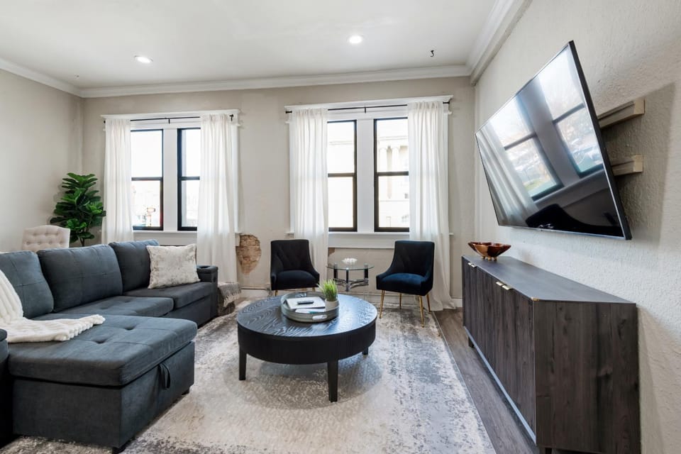 Stunning Apartment w Panoramic Downtown Views! Hotel in McKinney