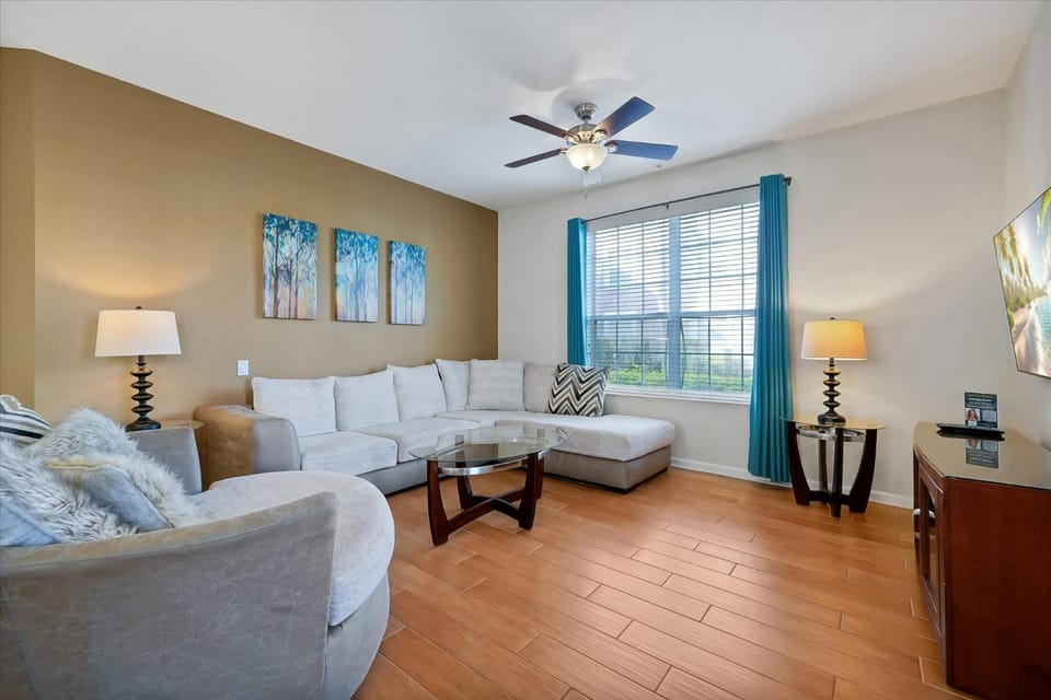 Day, Living room, Seating area, furniture