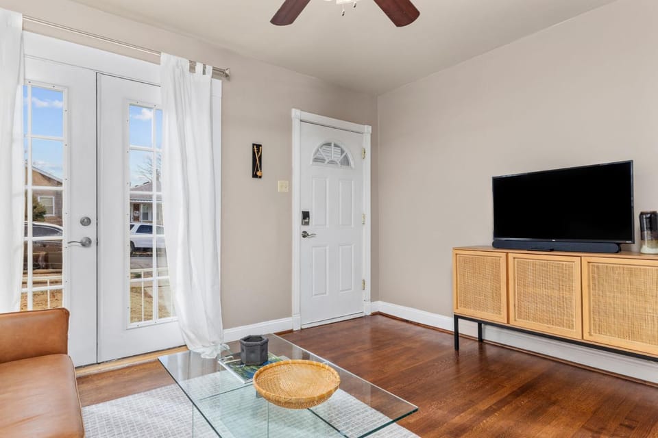 Cozy 1BD1BA in a Great Location for Extended Stay House in Clifton Heights