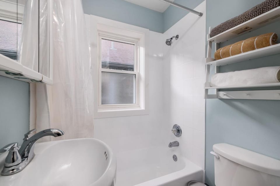 Cozy 1BD1BA in a Great Location for Extended Stay House in Clifton Heights