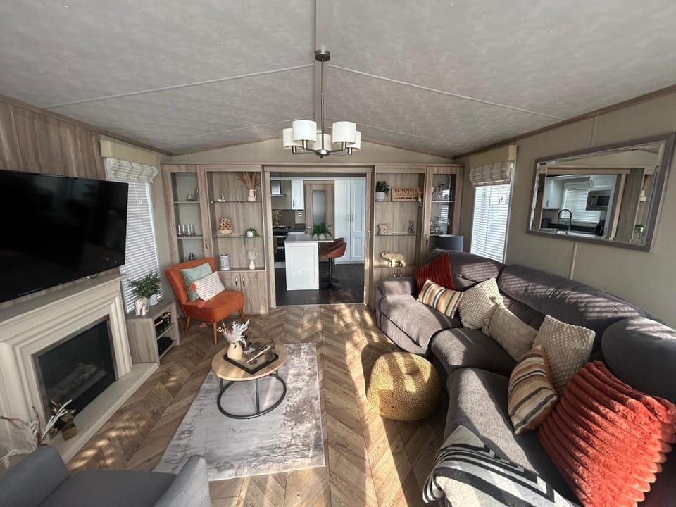 sunset luxury lakeside lodge with hot-tub,3 bedrooms, pet friendly Apartment in Tattershall