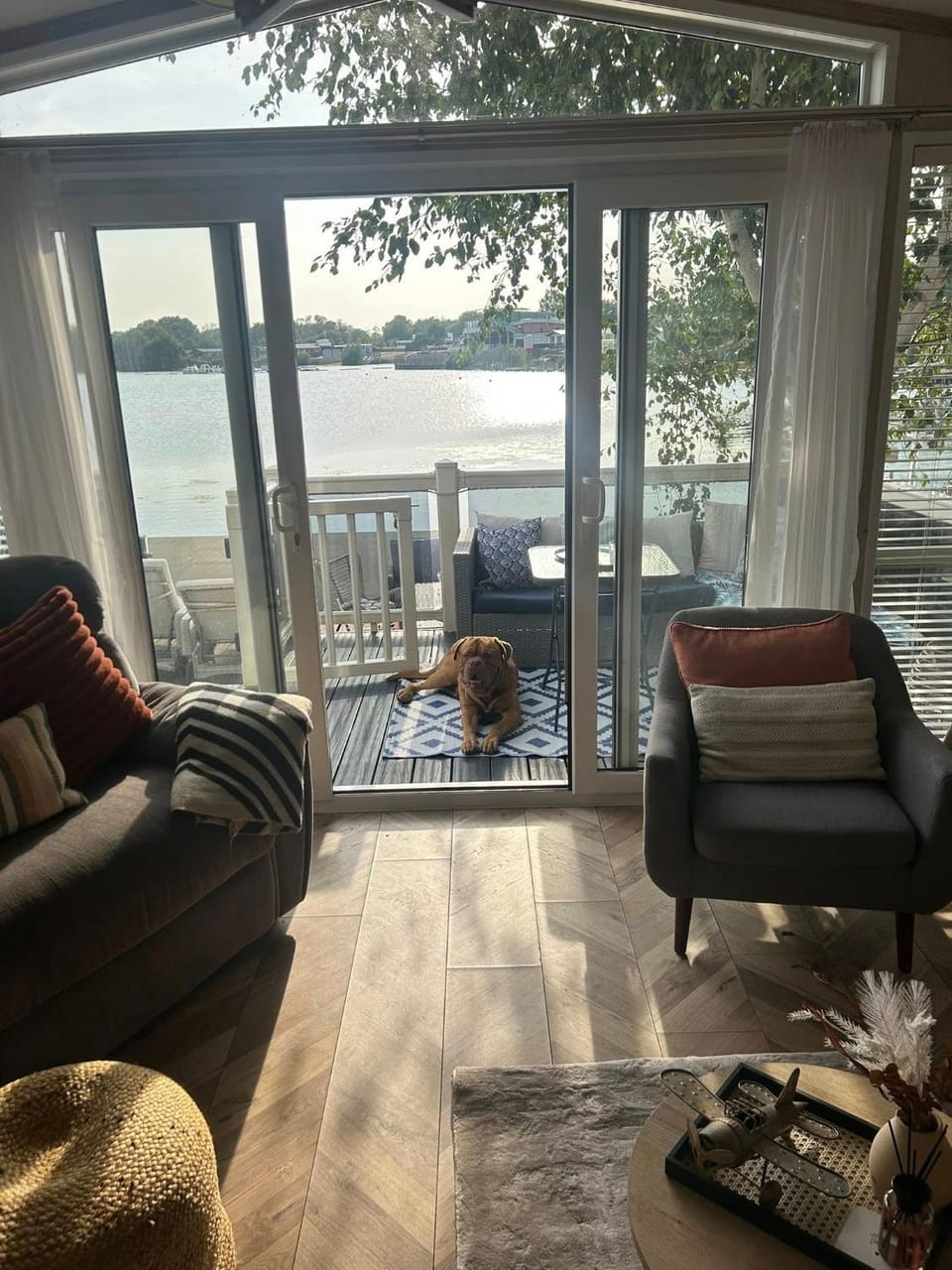 sunset luxury lakeside lodge with hot-tub,3 bedrooms, pet friendly Apartment in Tattershall