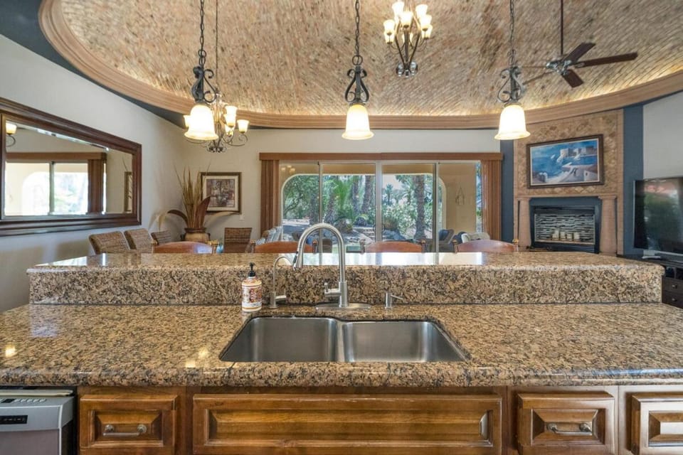 3BR Villa w/ Rooftop Sea Views Steps to Beach Villa in Rocky Point