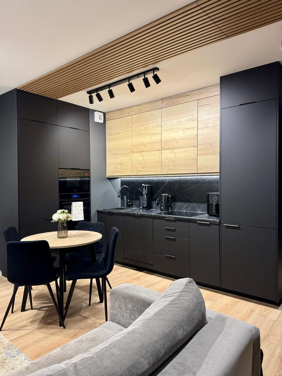 Kitchen or kitchenette, Seating area, Dining area