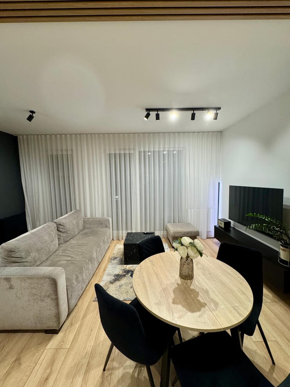 Living room, Dining area