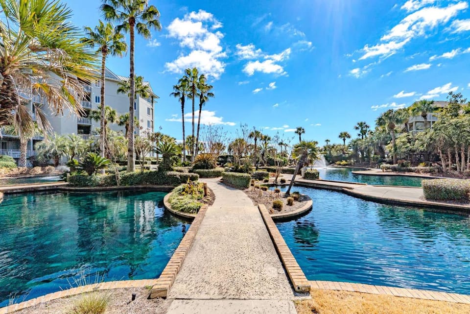 Oceanfront 2BR Luxury - Balcony - Coligny Views House in North Forest Beach