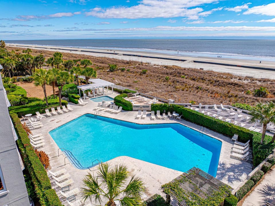 Oceanfront 2BR Luxury - Balcony - Coligny Views House in North Forest Beach