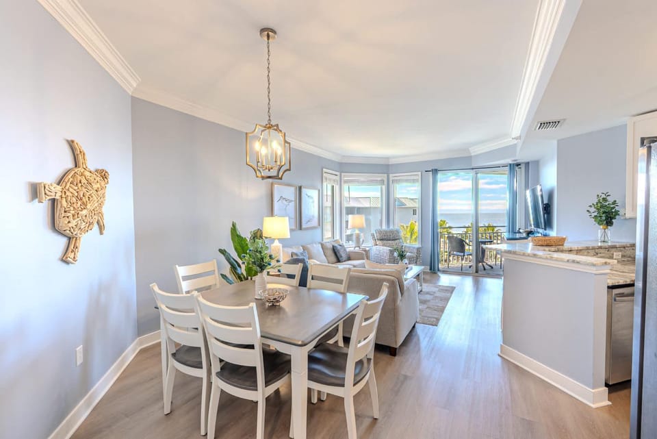 Oceanfront 2BR Luxury - Balcony - Coligny Views House in North Forest Beach