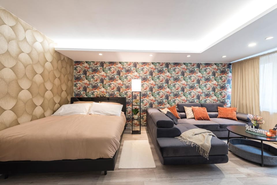 Bed, Living room, Photo of the whole room, Seating area, Bedroom