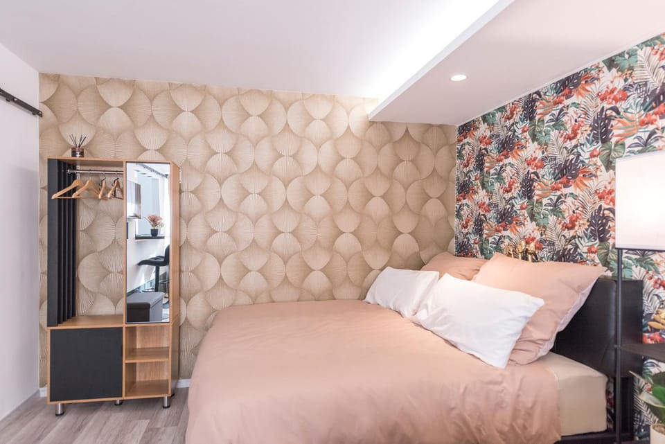 Bedroom, flat iron, wardrobe