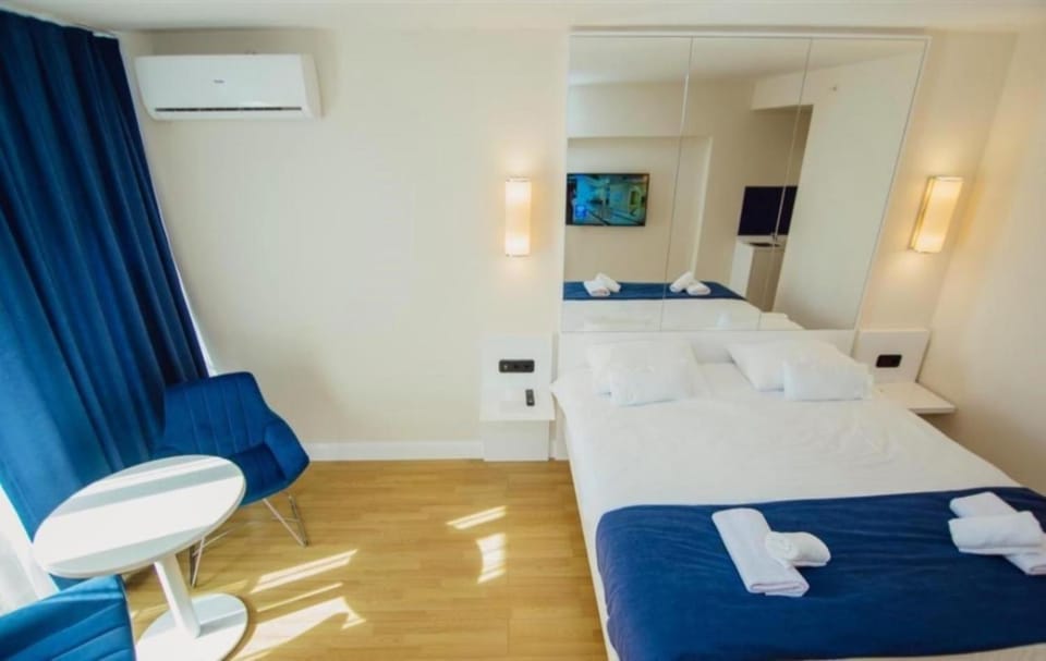 Toilet, Bed, Bathroom, Photo of the whole room, Bedroom, towels, air conditioner