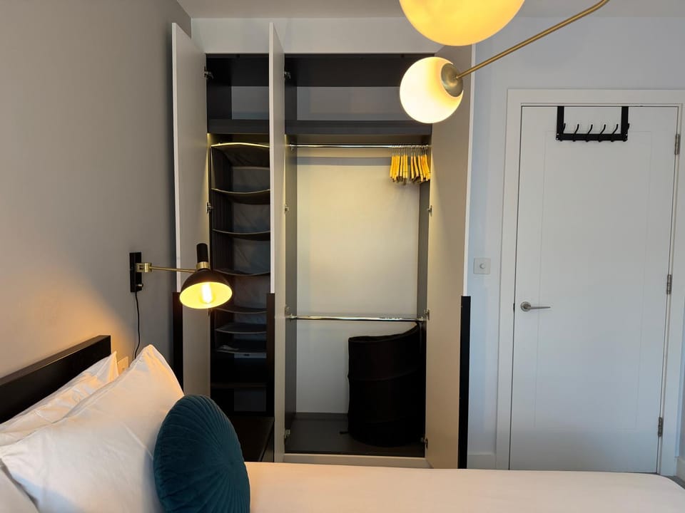 London Modern 2Bed 2Bath Flat with Parking Fast WiFi Sleeps 6 Apartment in Harrow