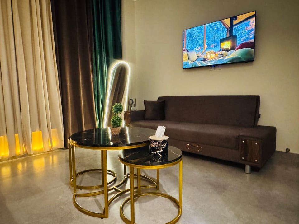 Communal lounge/ TV room, TV and multimedia, Seating area