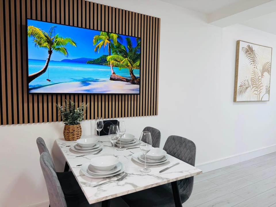 TV and multimedia, Kitchen or kitchenette, Dining area