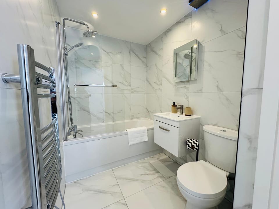 Shower, Toilet, Bathroom, Bath