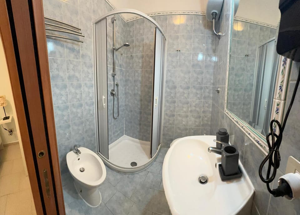 Bathroom, Internal: Not applicable to any particular room