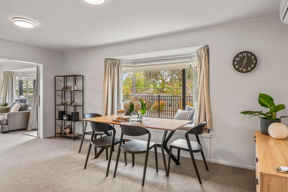 Dining area, heating