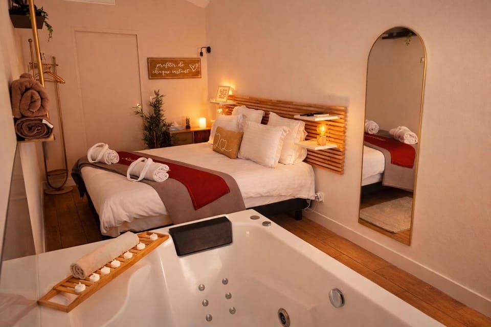 Perle Dazur Jacuzzi Suite Parking Prive 5min Mer Apartment in Menton