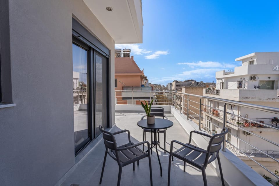 View (from property/room), Balcony/Terrace, City view