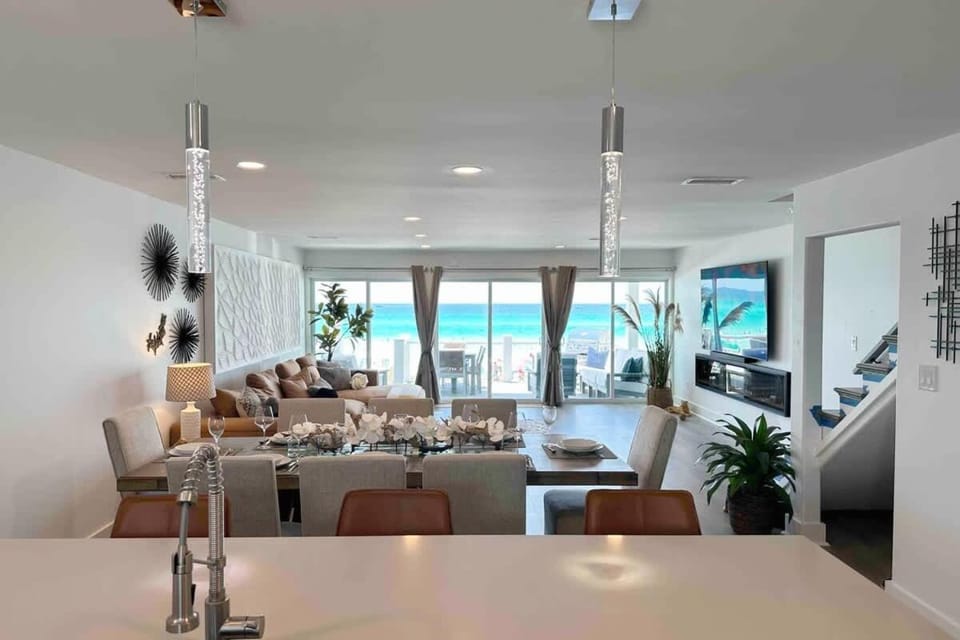 Destin Beachfront Oasis House in Miramar Beach