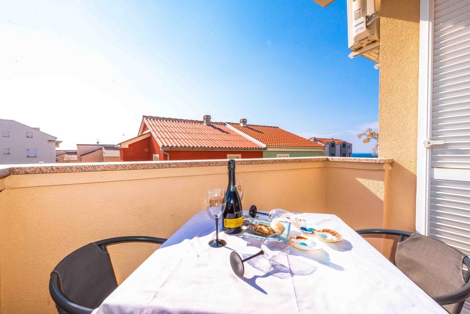 Day, View (from property/room), Balcony/Terrace, Food and drinks, Dining area