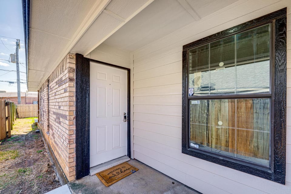 Explore the City with Ease! Quiet East Dallas Base House in Mesquite