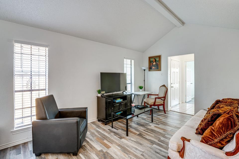 Explore the City with Ease! Quiet East Dallas Base House in Mesquite