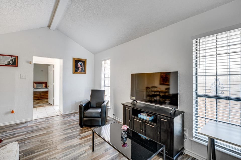 Explore the City with Ease! Quiet East Dallas Base House in Mesquite