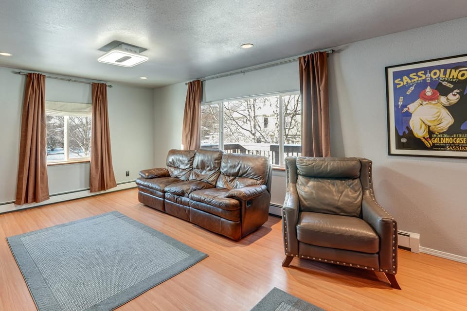 Hike, Bike & Ski! Cozy Anchorage Townhome House in Anchorage