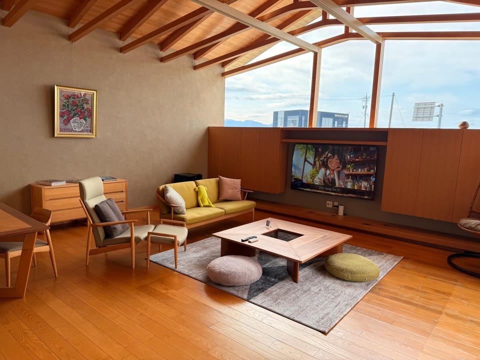 Communal lounge/ TV room, TV and multimedia, Living room
