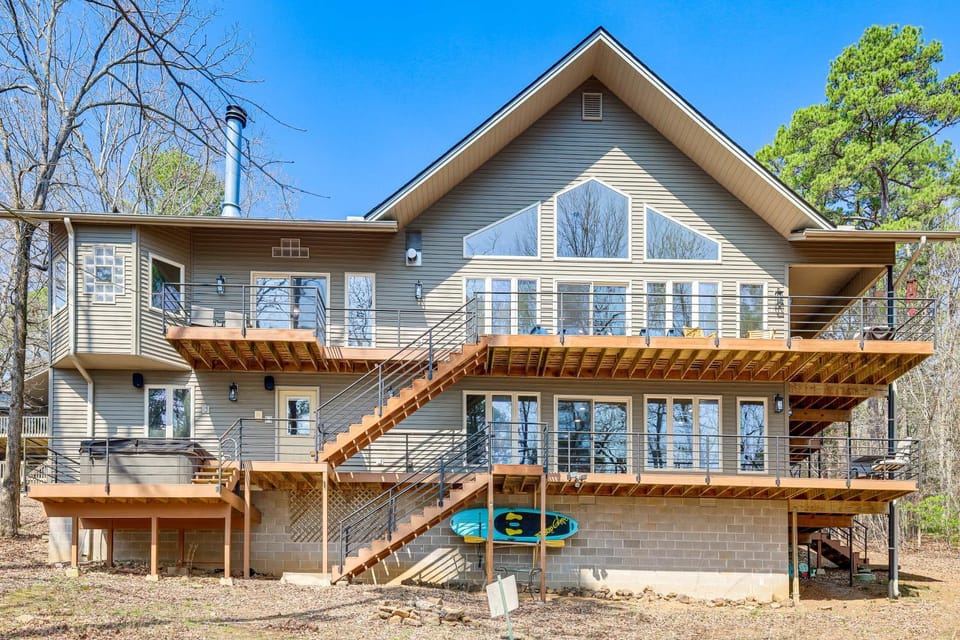 Hot Tub & Games Galore! Greers Ferry Lake Home House in Fairfield Bay