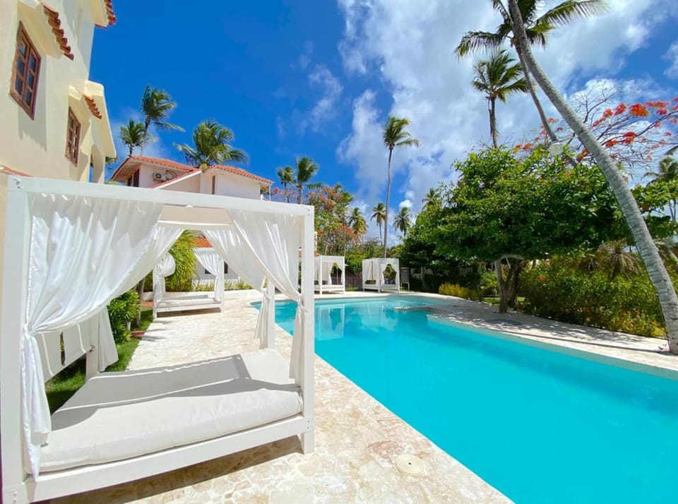 Patio, Day, Garden, Garden view, Pool view, Swimming pool, sunbed