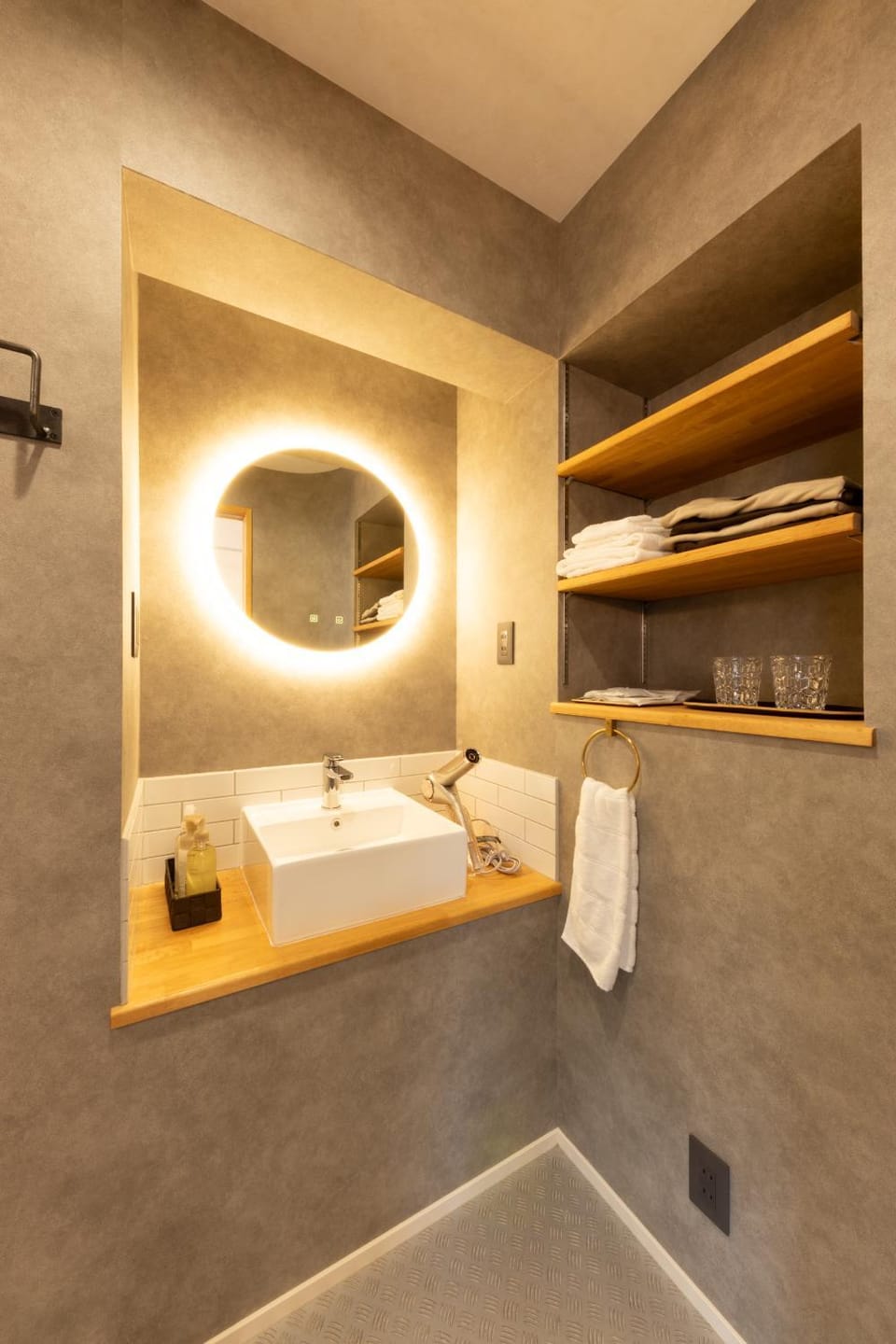 Bathroom, towels
