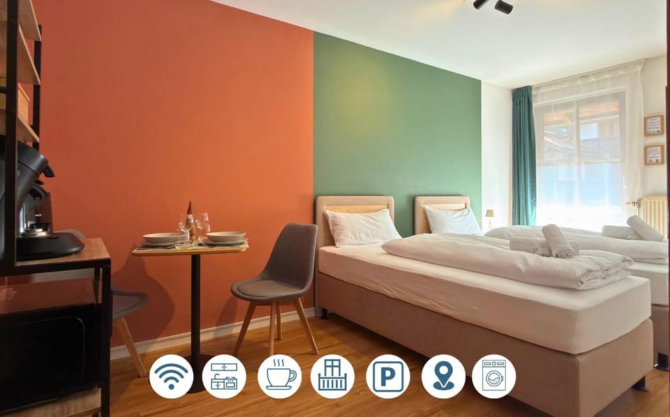 Bed, Food close-up, Living room, Photo of the whole room, Seating area, Bedroom, Text overlay, Garden view, furniture, pet friendly
