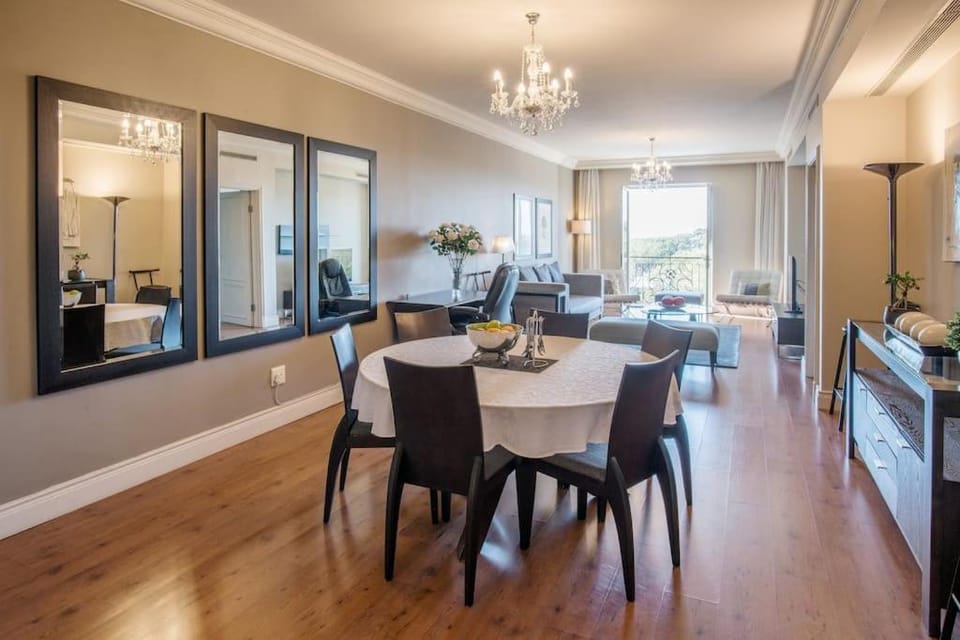 Cape Royale Luxury by Nivar Apartment in Cape Town