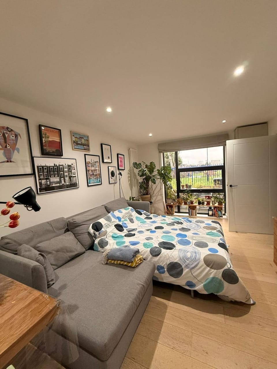 Bed, Living room