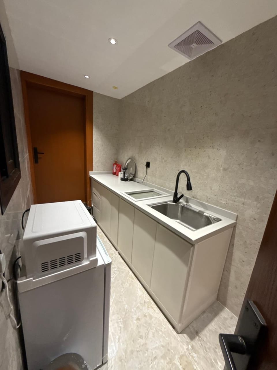 Kitchen or kitchenette