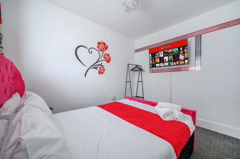 Comfortable 2-Bed Home with Free Parking Apartment in Leeds