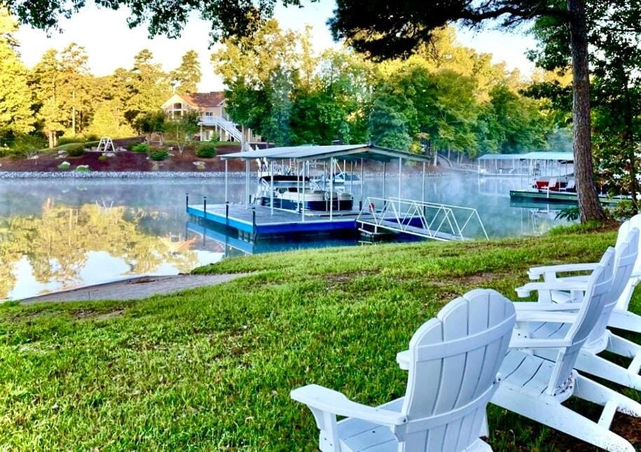 Deep-Water Keowee Lakefront, Dock, Deck, Kayaks House in Lake Keowee