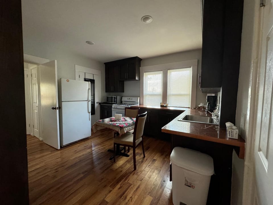 3-bedroom peaceful apartment close to Fairfield University Apartment in Bridgeport
