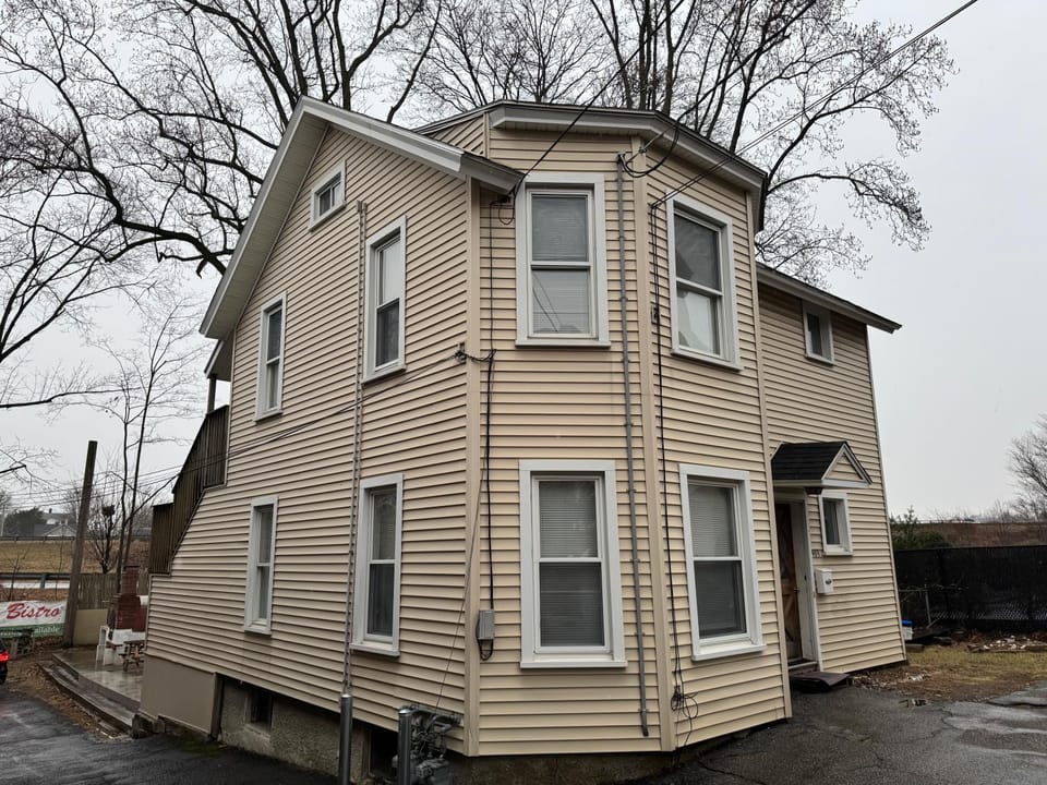 3-bedroom peaceful apartment close to Fairfield University Apartment in Bridgeport