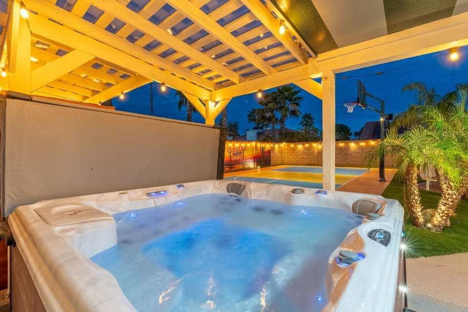 Heated Pool Spa Sauna Cold Plunge Pickleball House in Scottsdale